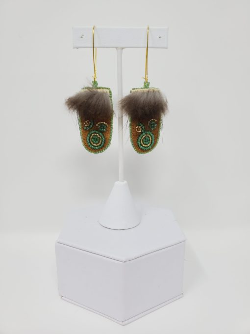 Moccasin style earrings with beaver fur - Image 3