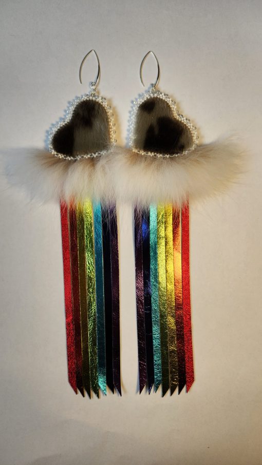 Boucles d’oreilles à franges arc-en-ciel et cœur en peau de phoque (nouveauté #2) – Image 3